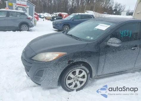 2011 Mazda Mazda3 I Sport z USA, uszkodzony, nr VIN JM1BL1UG8B1461067